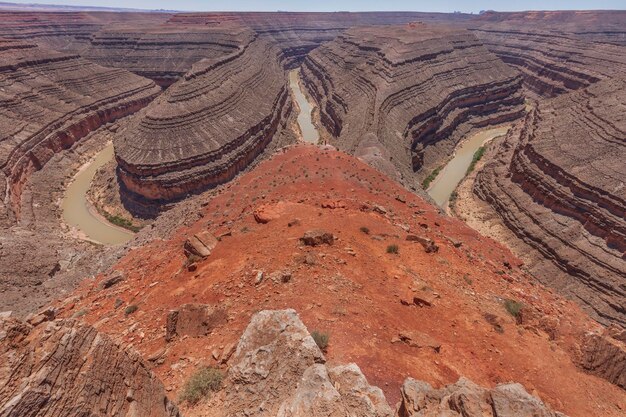 Een zicht op de canyon vanaf de top van de canyon.
