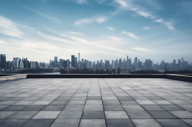 Een zicht op de skyline van een stad vanaf een lege betonnen plaat