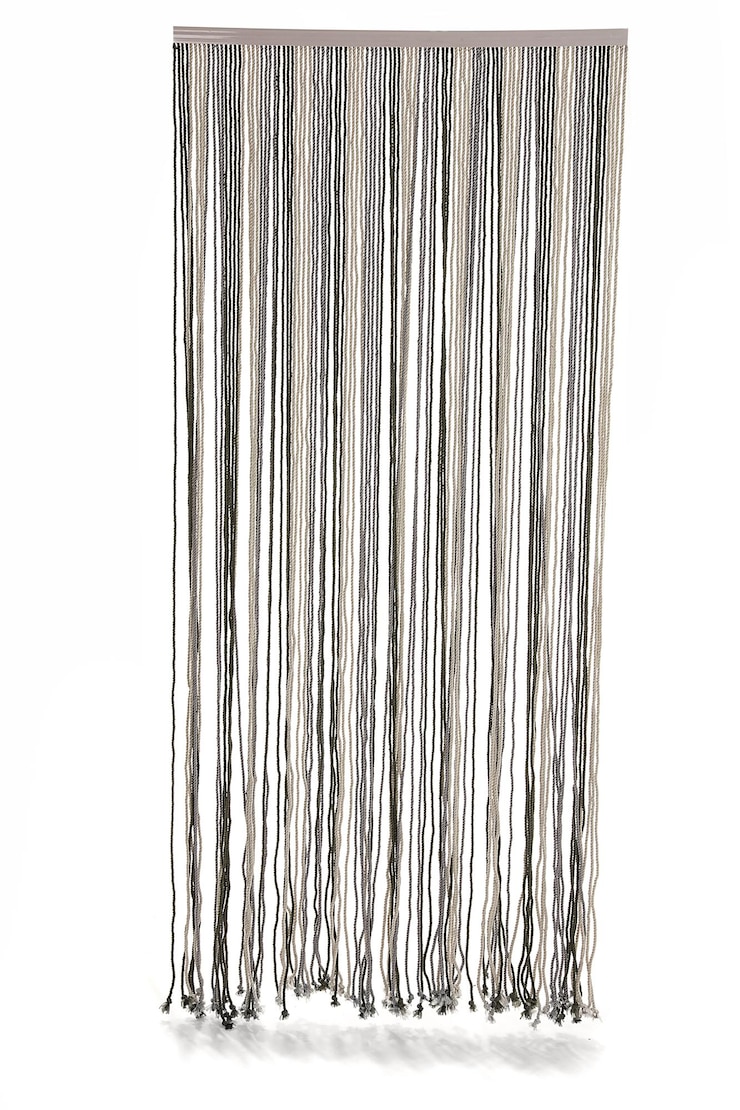 Foto een zilveren gordijn met een witte achtergrond en het woord zilver erop.