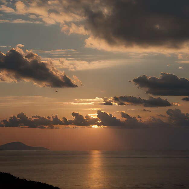 een zonsondergang met wolken en een berg op de achtergrond