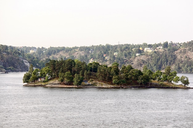 Eenzaam eiland in de Zweedse archipel