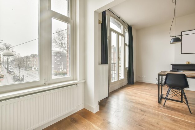 Eetkamer met toegang tot het balkon