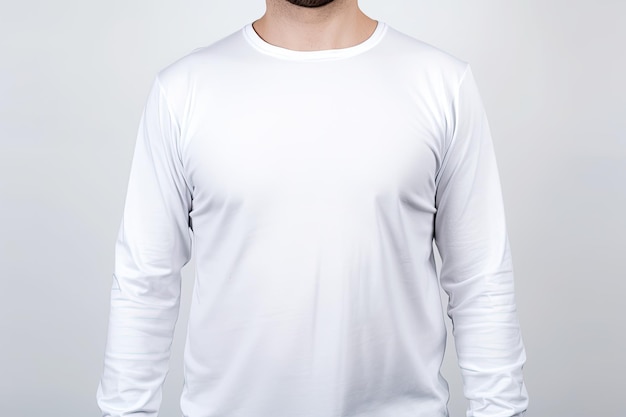 Effen wit T-shirtmodel met lange mouwen voor stijlvolle en strakke ontwerpen