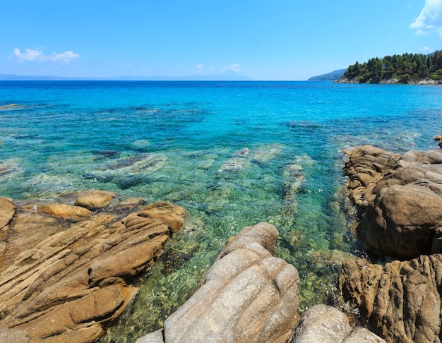 Egeïsche Zeekustlandschap (in de buurt van Karidi-strand), Chalkidiki, Griekenland.