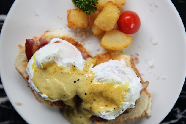 egg benedict