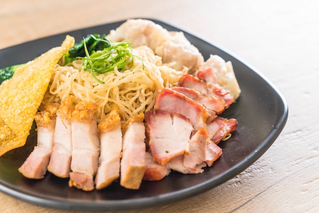 Egg noodle with red roast pork