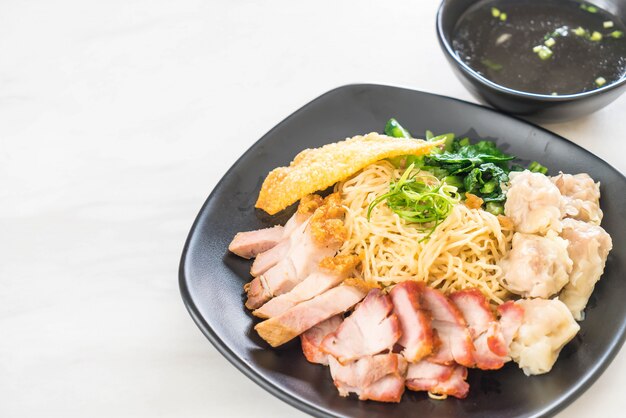 Egg noodle with red roast pork