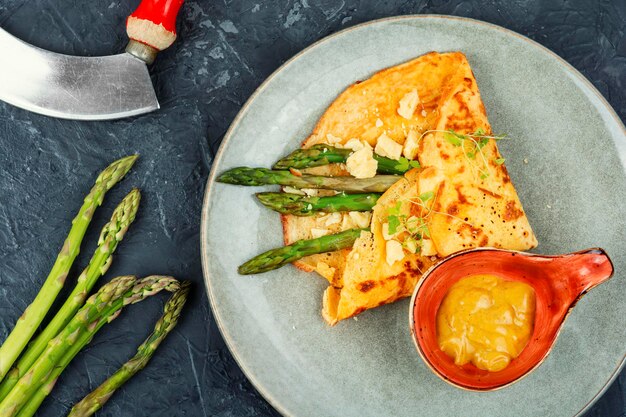 Egg omelet with asparagus