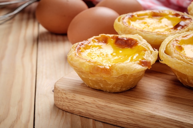egg tart on wooden plate