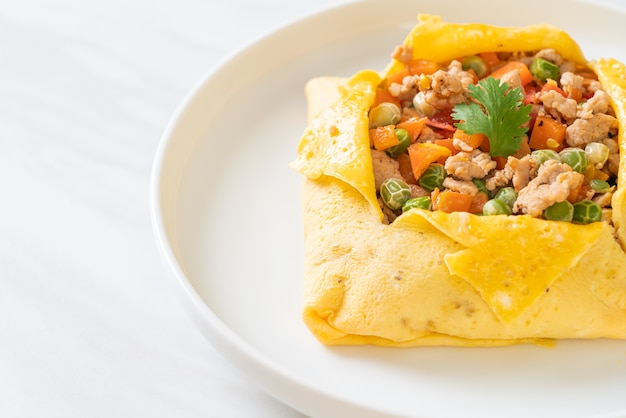 egg wrap or stuffed egg with minced pork, carrot, tomato and green pea