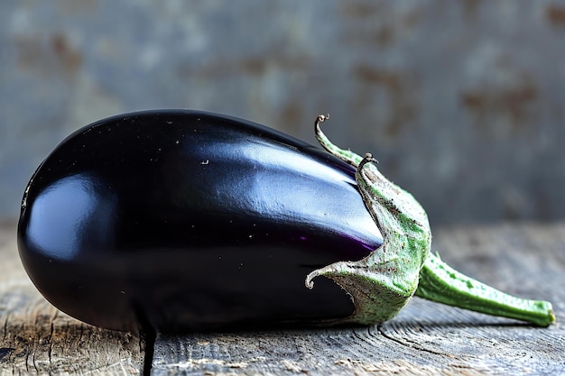 Photo eggplant on a wooden background healthy food vegetarianism