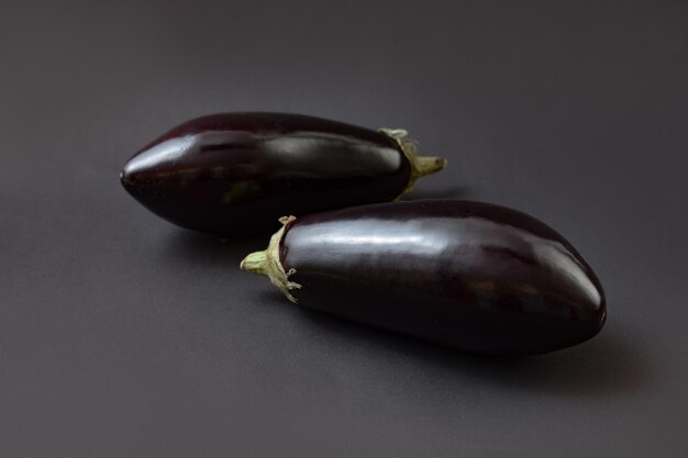 Foto aubergines sullo sfondo