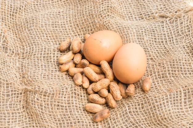 Eggs and beans are placed on the sack rope.