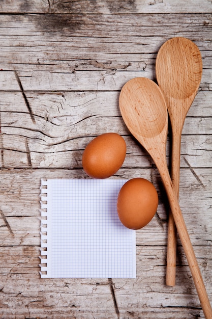 Eggs, spoons and blank paper