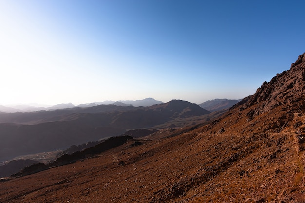 Egypte, Sinaï-gebergte op een zonnige dag, prachtig landschap