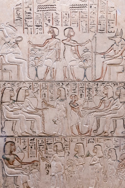Foto geroglifici egizi e antichi disegni su tavolette di argilla e papiri fanno da sfondo all'arte dell'egitto e...