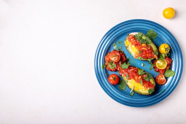 Foto ei gebakken in een avocado