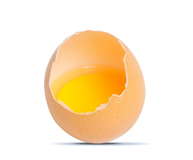 Ei geïsoleerd op een witte achtergrond met uitknippad