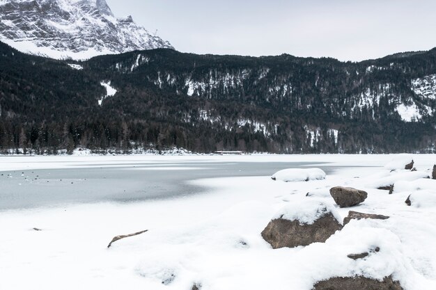 Eibsee-meer in de winter