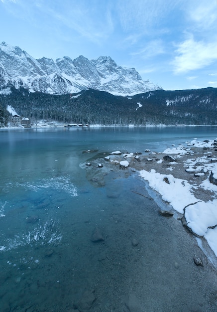 Eibsee meer Winters aanblik, Beieren, Duitsland.