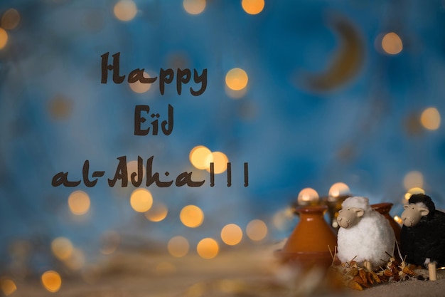 Eid alAdha 희생의 축제 흰색과 검은색 양고기 타진과 밤 푸른 하늘을 배경으로