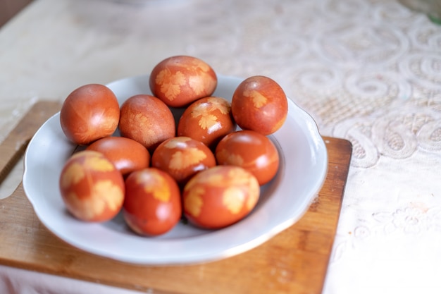 Eieren in een plaat in de keuken