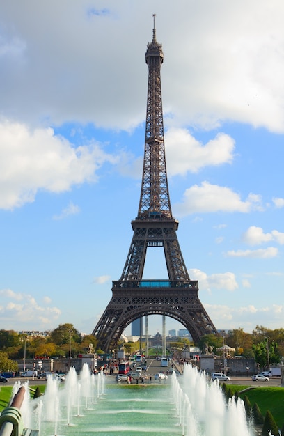 Eiffel tour and fountains of Trocadero, Paris, France