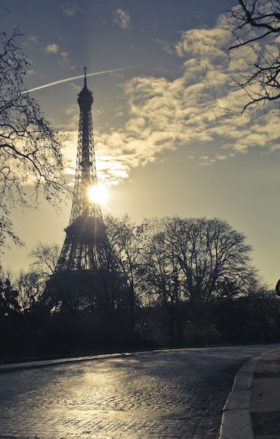 Eiffel tour in the light