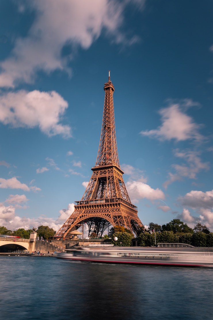 Photo eiffel tower at the city center of paris