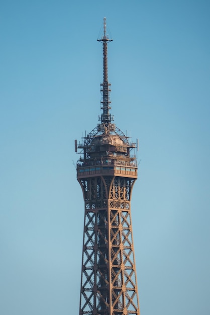 Photo eiffel tower on a sunny day