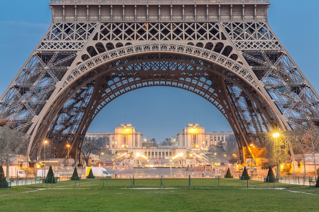 Photo eiffel tower sunrise