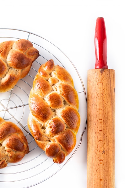 Eigengemaakt van het het broodvlecht van het voedselconcept vers gebakken challahdeeg