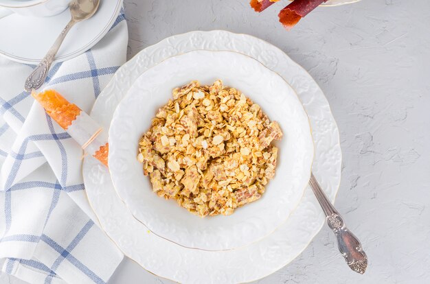 Eigengemaakte granola voor gezond ontbijt