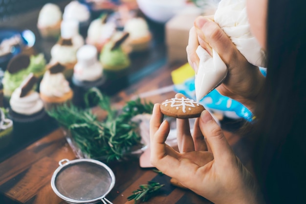 Eigengemaakte Kerstmis gingle koekjes en bakkerij voor partij.