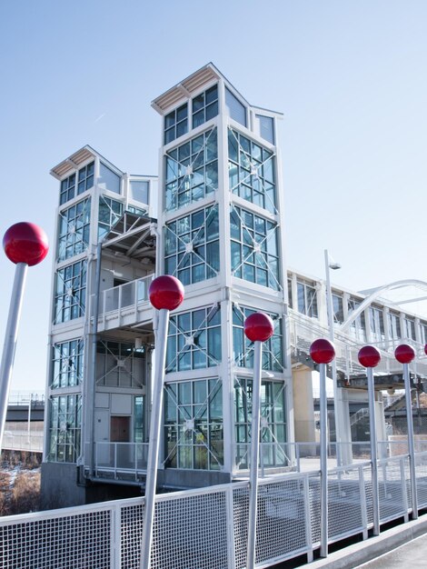 Eigentijds lightrailstation in Denver, Colorado.