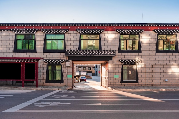 Eigentijds van Chinees gebouwhotel met de wegovergang in het centrum?