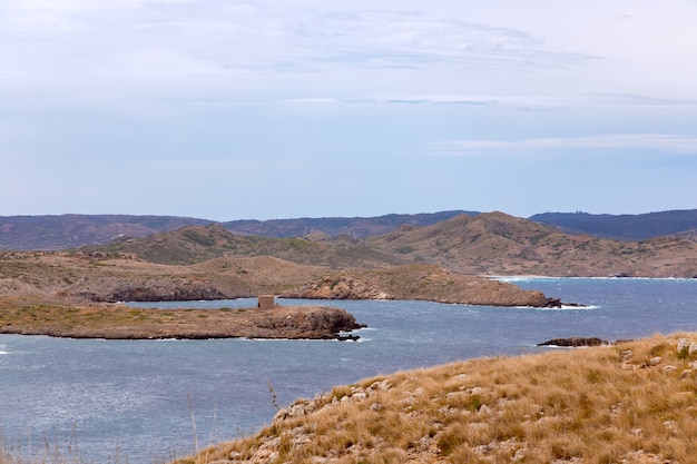 eiland Menorca. Uitzicht op een van de baaien van het eiland