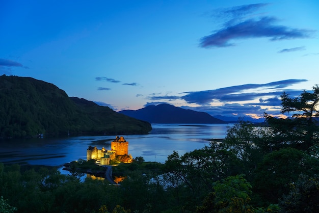 Eilean Donan Castle은 스코틀랜드 고원에서 가장 많이 방문되고 중요한 명소 중 하나입니다.