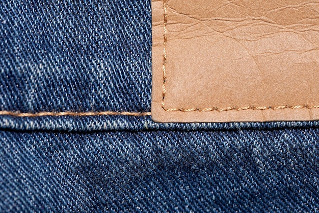 Eine jeans hose mit schild. Erstellt in Studio mit einer 5D mark III.