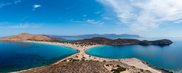 Elafonisos ギリシャの島 Simos ダブル ビーチ パノラマ空中ドローン ビュー ペロポネソス ギリシャ