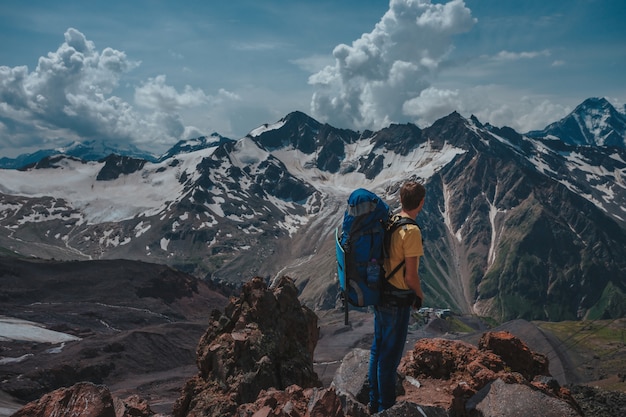 Elbrus, bergen in de zomer. Grotere bergen van de Kaukasus vanaf Mount Elbrus