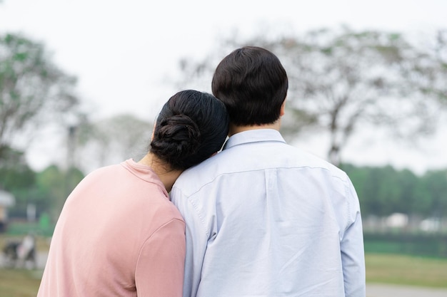 공원에서 노인 아시아 부부