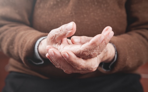 Photo elderly woman having pain in hand.