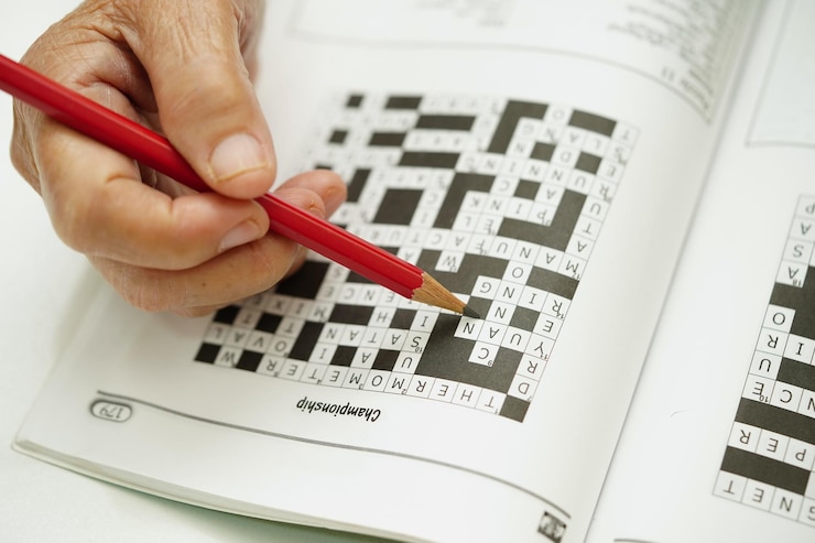 Photo elderly woman playing sudoku puzzle game for treatment dementia prevention and alzheimer disease