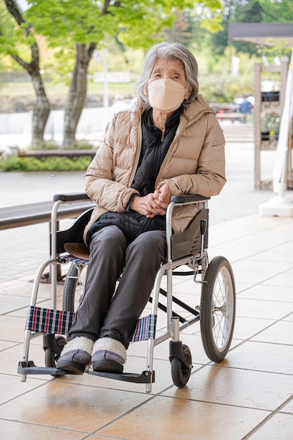 Elderly woman wearing a mask