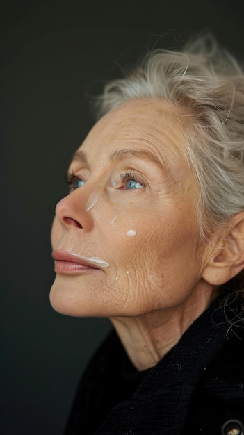 Photo elderly woman with nose patch