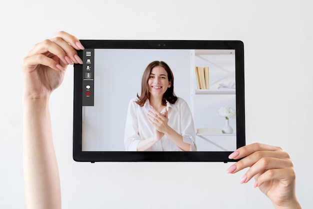 Elearning conference teacher applauding on tablet