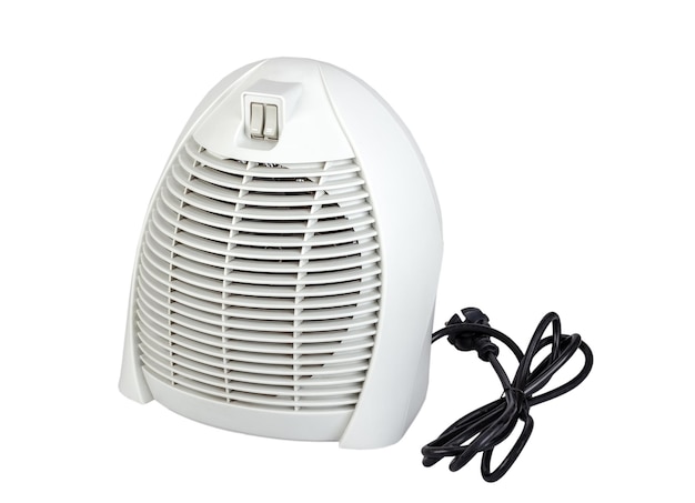 Электрический воздухонагреватель с вентилятором, изолированные на белом фоне