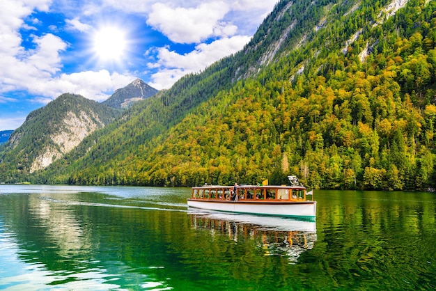 Koenigssee Konigsee BerchtesgadenNationalPaの電気ボート