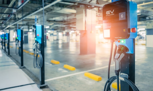 Stazione di ricarica per auto elettriche per ricarica batterie ev. spina per veicoli con motore elettrico